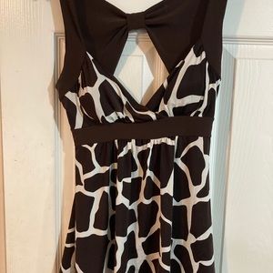 Very cute summer top/blouse.  Slightly Padded cups